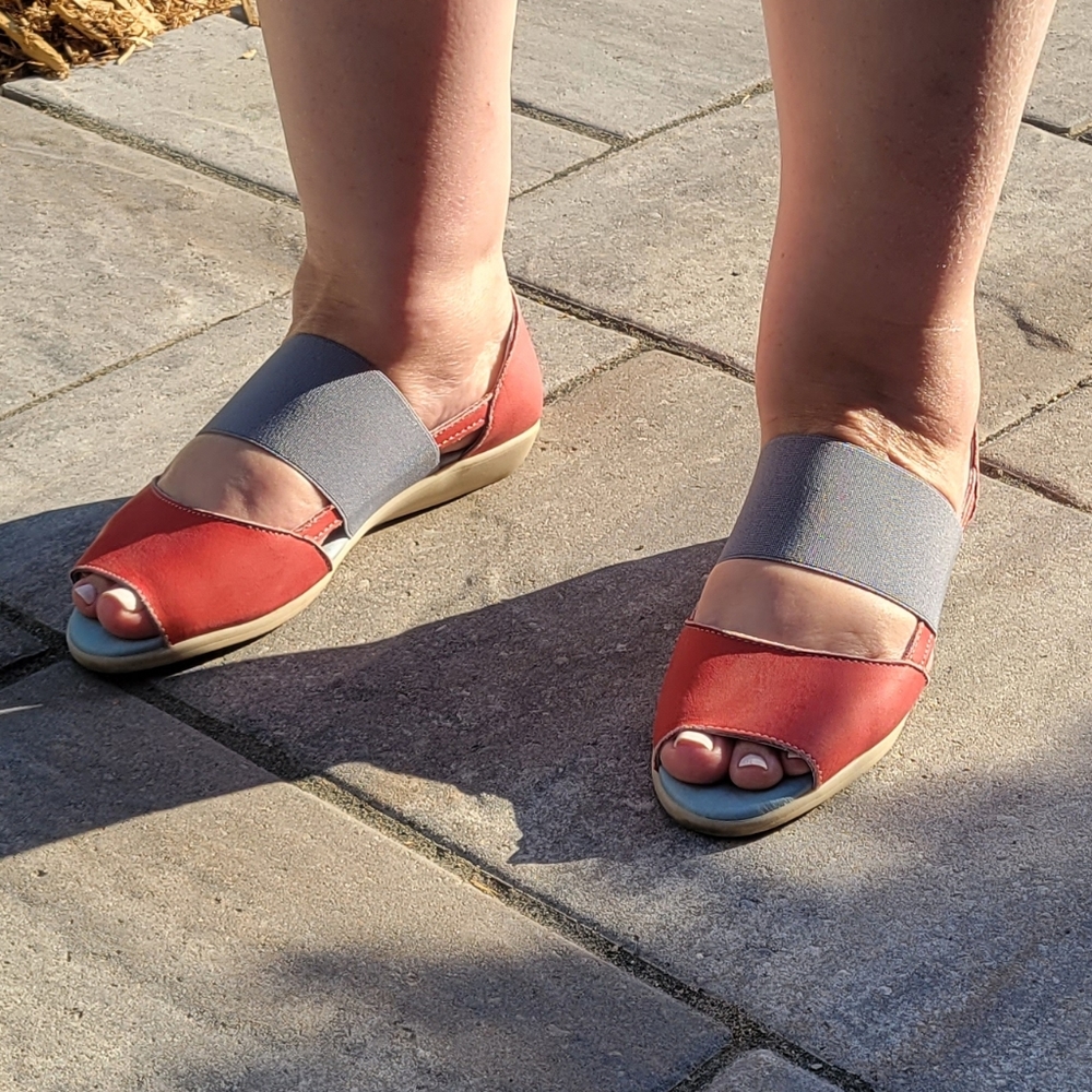 Cloud Sandals (Size 36)